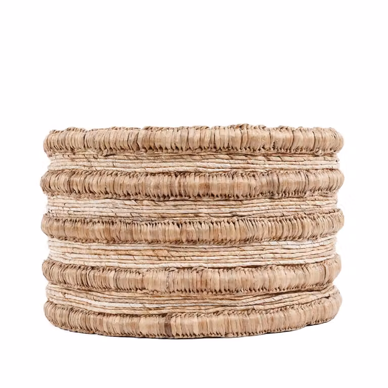 Cesta de jacinto de agua y hoja de banana de Bazar Bizar en marrón y beige con tejido abierto, An/P/Al: 54 x 54 x 35 cm
