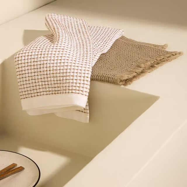 Set de 2 paños de cocina de algodón con tejido de nido de abeja de El Corte Inglés en color blanco