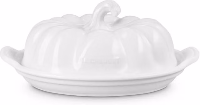 Mantequillera de cerámica Le Creuset en color naranja y blanco