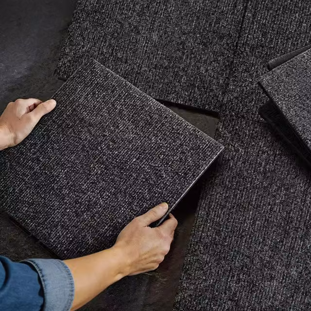 Set de 36 baldosas de moqueta para patio KELLANY en color gris, módulo entrelazado de 30 cm para fácil instalación en jardín, porche o piscina