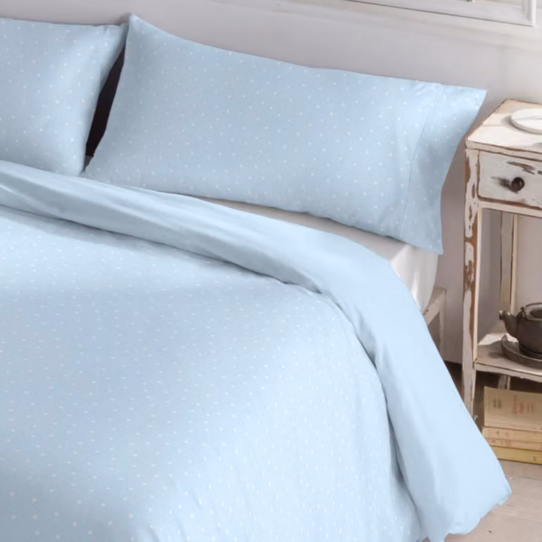 Funda nórdica reversible con estampado de puntos Mevak Living en color azul para cama de 180 x 144 cm, fabricada en mezcla de algodón y poliéster