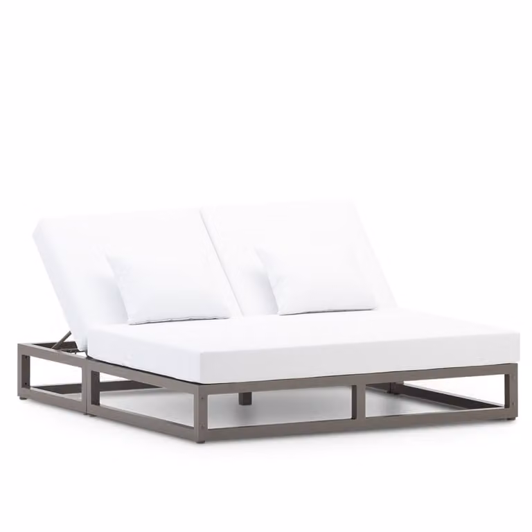 Cama balinesa doble Defora Home en color beige y blanco con estructura de aluminio y cojines de tejido para exterior An/P/Al: 190 x 180 x 44 cm