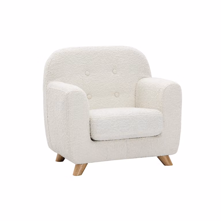 Sillón infantil escandinavo Miliboo NORKID de tejido de borreguillo blanco y madera clara