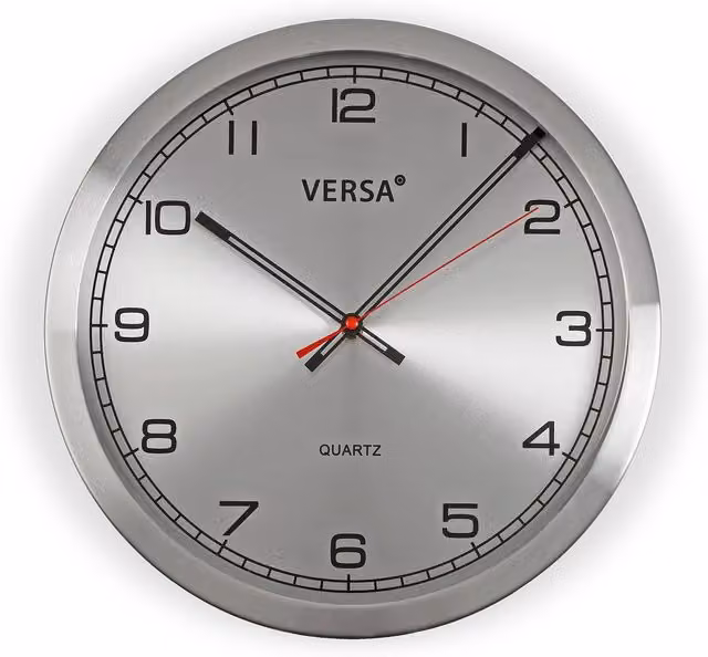 Reloj de pared analógico VERSA de estilo clásico en metal plateado, redondo, Al x An x P: 30 x 30 x 4,1 cm