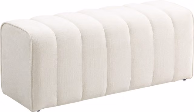 Banco tapizado para dormitorio NORTHIX con estructura de madera y capacidad de 220 kg en color crema