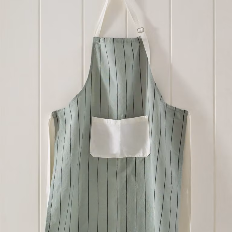 Delantal de cocina Sensei Maison de algodón y lino con rayas finas en color verde, 80 x 92 cm