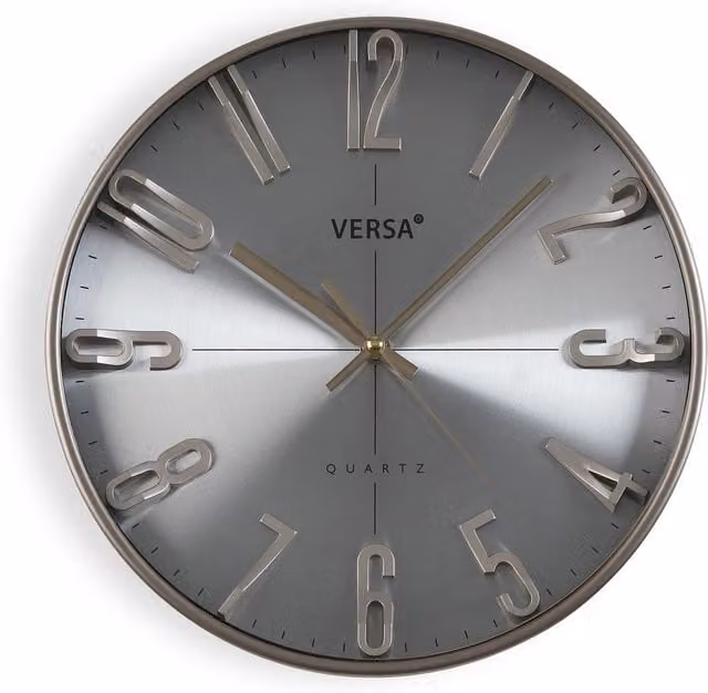 Reloj de pared analógico VERSA de estilo moderno y diseño redondo en color plateado, Al x An x P: 30 x 30 x 4,3 cm