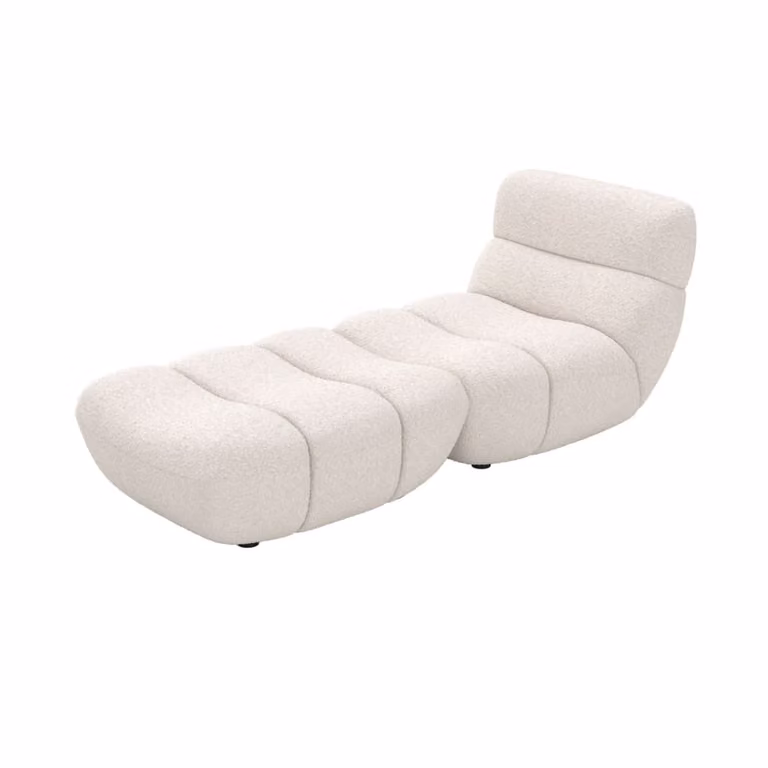 Conjunto de sillón y puf Maison Pavane en tejido borreguito blanco con estructura de madera sólida