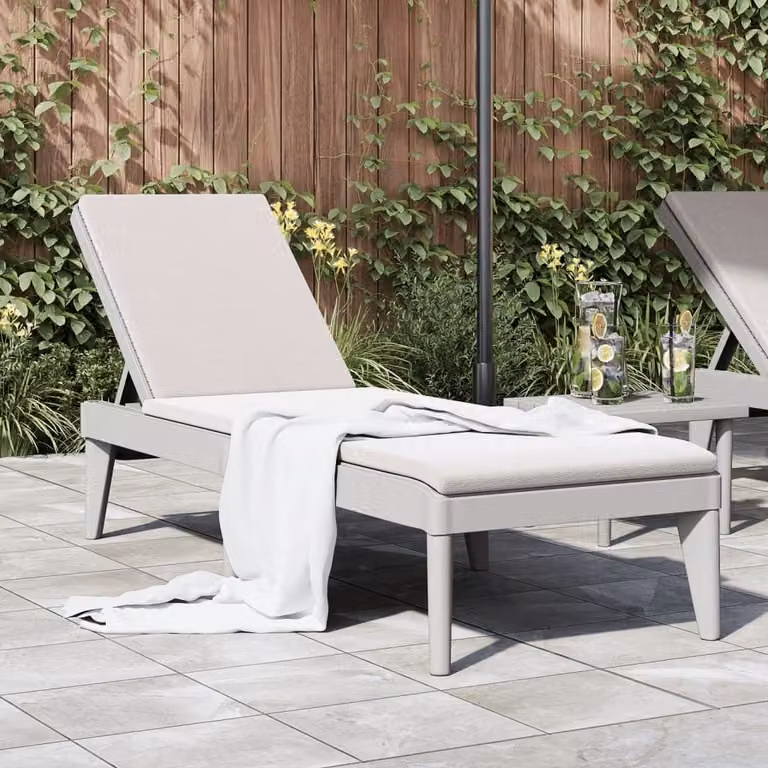 Tumbona Syfax de polipropileno gris con reposacabezas ajustable para jardín, An/P/Al: 186 x 60 x 29 cm
