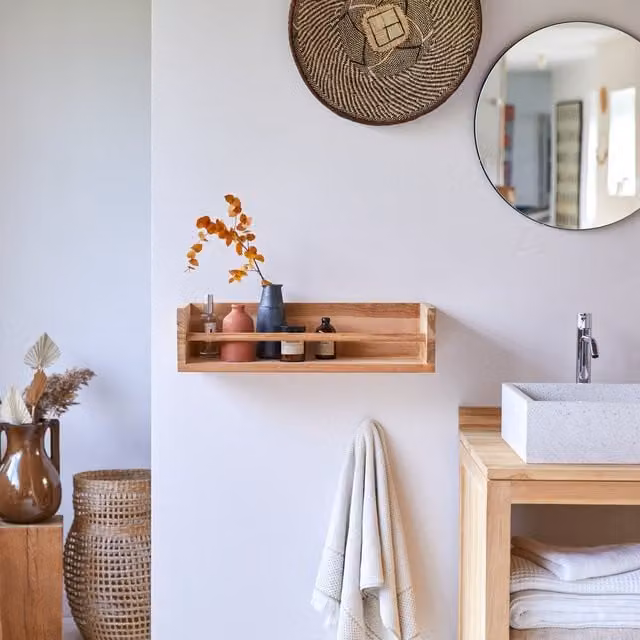 Estantería mural de baño Tikamoon Ugo en madera de teca maciza color marrón y beige An/P/Al: 60 x 20 x 15 cm