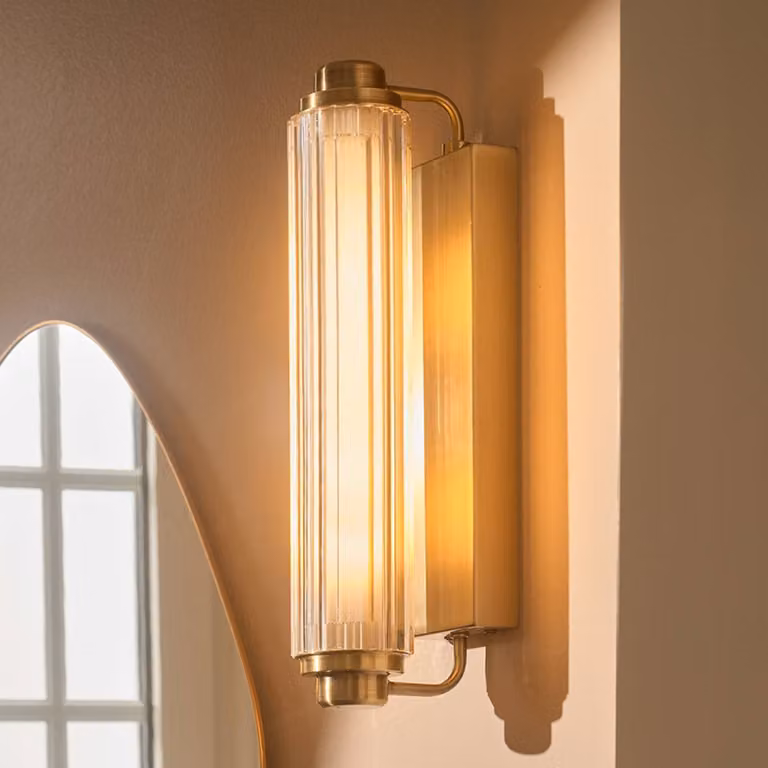 Aplique de pared Nordlux Nimal Double en latón y oro con acabado transparente, atenuable e IP44 para baño