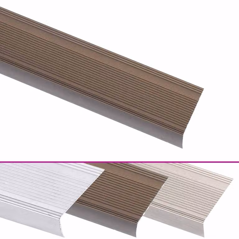 Set de 15 perfiles de peldaños en forma de L de vidaXL, aluminio autoadhesivo, color marrón