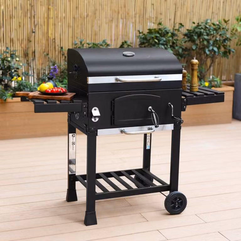 Parrilla de carbón Sweeek en color negro con funda, rejilla de calentamiento, termómetro y ruedas