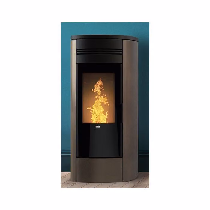 Estufa de pellets y termoconvección Klover Stil 140 en color plata con acabado en hierro fundido y vidrio