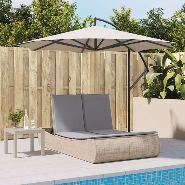 Tumbona doble SYFAX en ratán sintético y metal con cojines beige y gris con reposacabezas ajustable