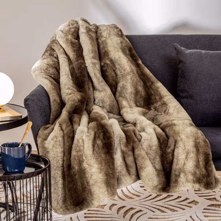 Manta de piel sintética Home Maison de tipo fleece suave en colores beige o gris, An/P/Al: 160 x 120 x 1 cm