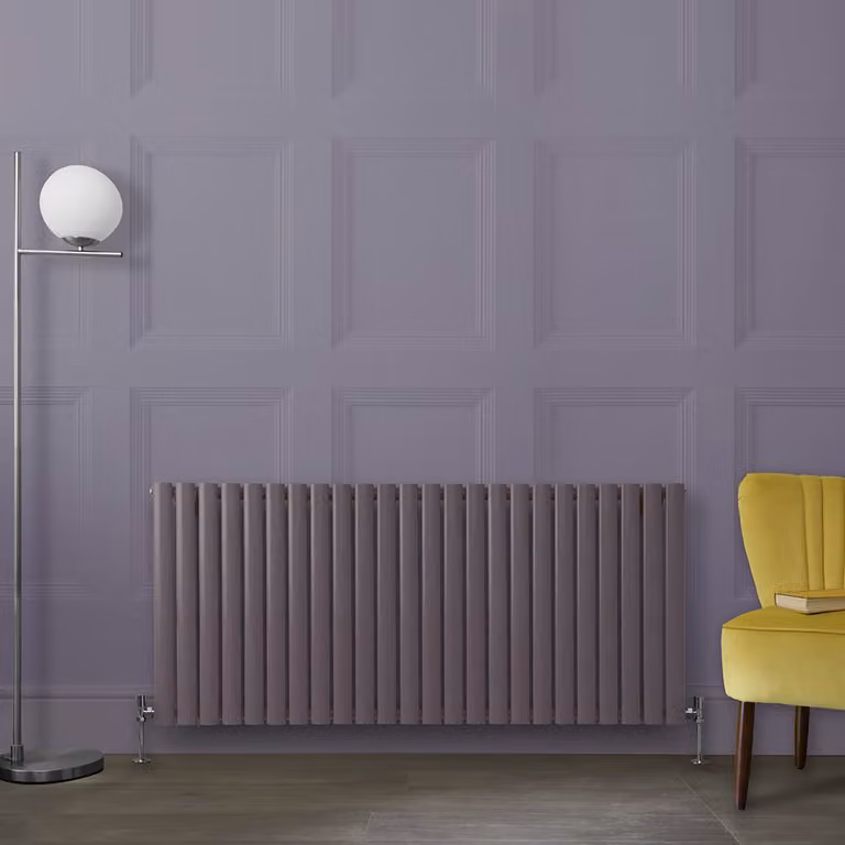 Radiador de diseño horizontal de panel doble Revive en color morado Dahlia Purple, An: 141,6 cm, Al: 63,5 cm