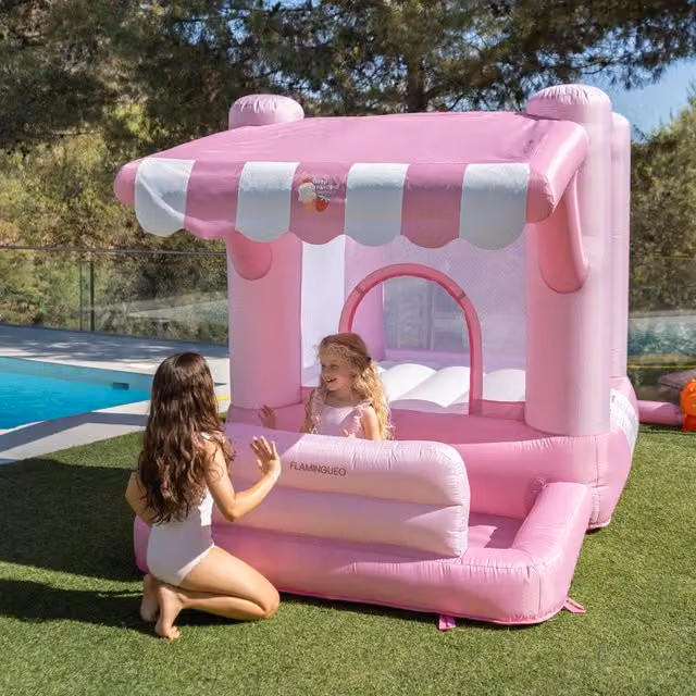 Juego hinchable infantil Flamingueo con zona de juego y red de seguridad en PVC rosa