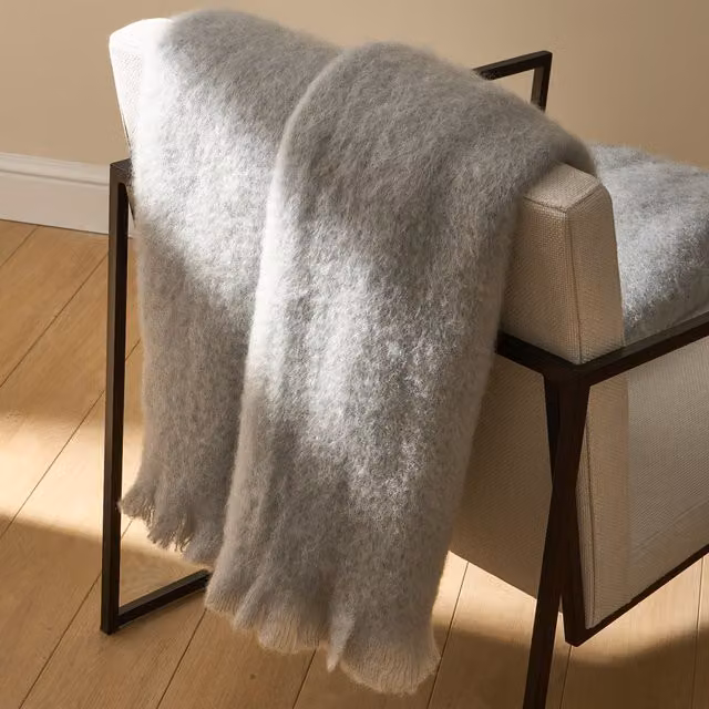 Manta decorativa de mohair y lana Mantas Ezcaray color gris An/P/Al: 200 x 130 cm