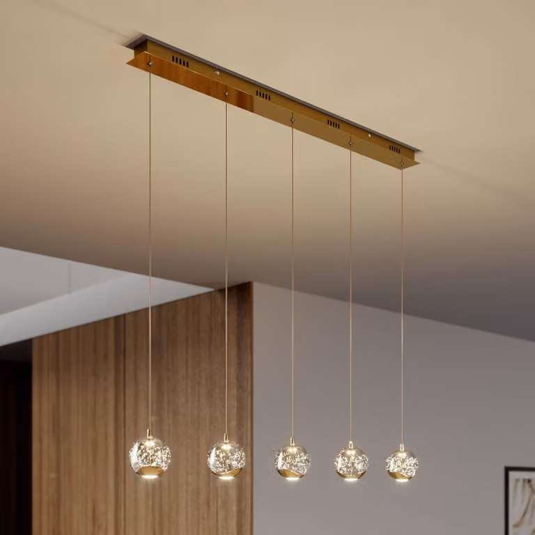 Lámpara colgante moderna Lucande de cristal y metal en color transparente y dorado para salón o comedor