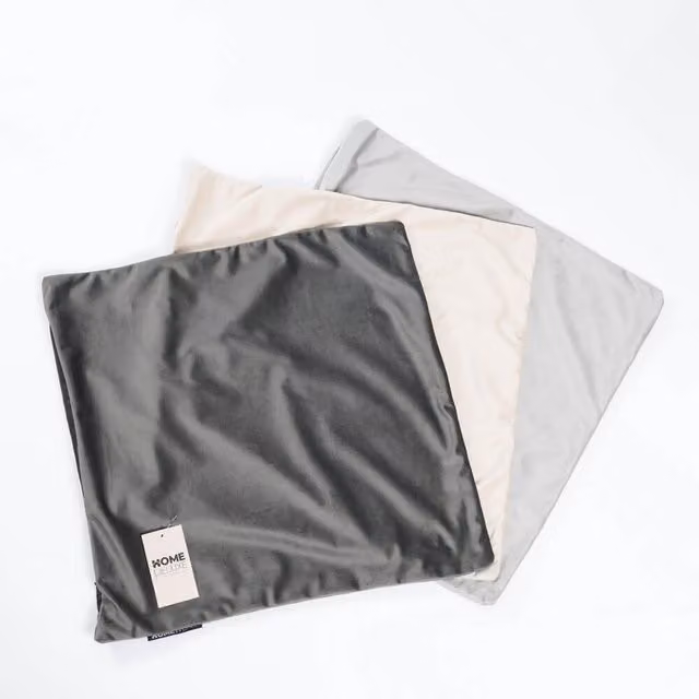 Funda de cojín de terciopelo COUSHY Home Deluxe gris de 50 x 50 cm