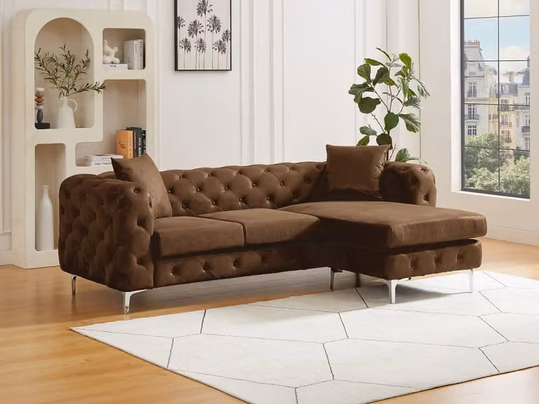 Sofá rinconera reversible Chesterfield Edwina de Vente-Unique en microfibra efecto cuero envejecido marrón con estructura de madera sólida y cojines incluidos