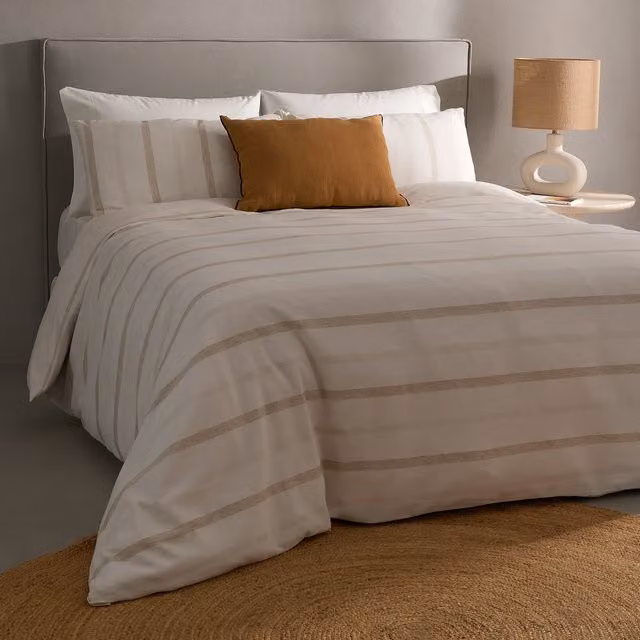 Juego de funda nórdica y fundas de almohada Zane de El Corte Inglés - Room - Algodón y lino con rayas en beige y blanco