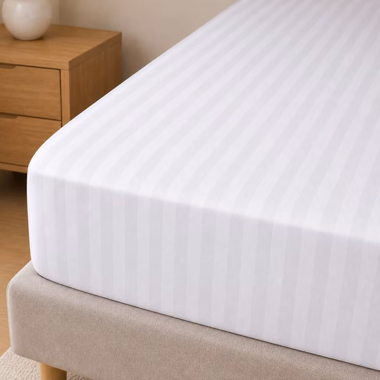 Funda de colchón de raso labrado Filipinas de Donegal Collections en color blanco para cama de 135 cm