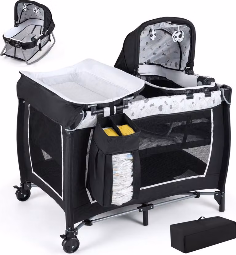 Cuna portátil 5 en 1 Northix para bebés con cambiador, juguetes y compartimentos laterales multicolor