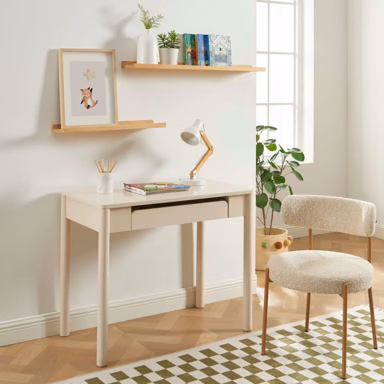 Escritorio infantil Baita en color beige con un cajón y 90 cm de ancho
