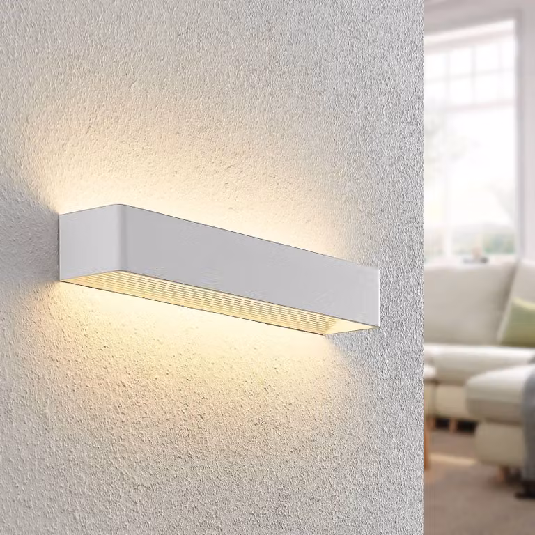 Aplique de pared LED Karam Arcchio en aluminio blanco con luz cálida atenuable para salón o comedor