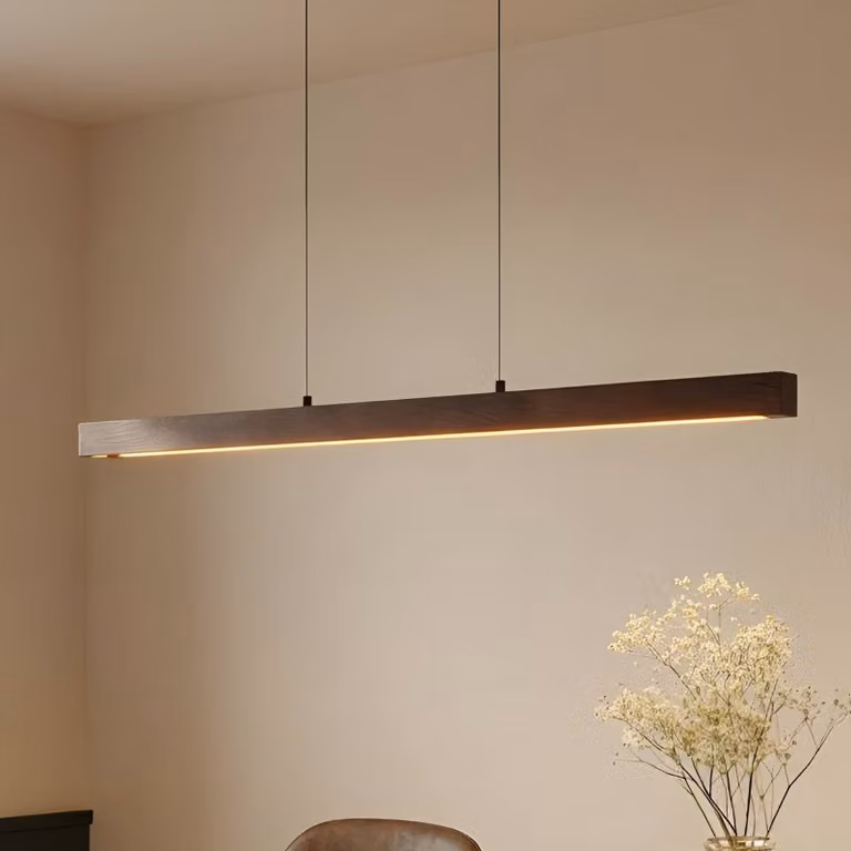Lámpara colgante LED Nihalo de Lucande en madera marrón, atenuable, ideal para salón o comedor con estilo rústico