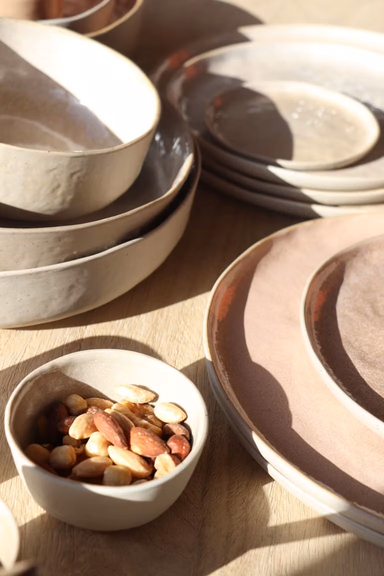 Plato llano de gres blanco Pomax para adultos
