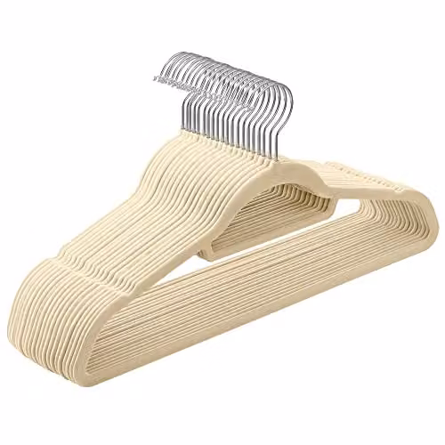 Set de 20 perchas de terciopelo antideslizantes SONGMICS en color beige con gancho giratorio 360 grados y diseño ultradelgado para ahorrar espacio