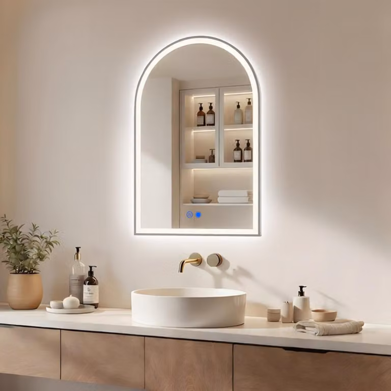 Espejo de baño LED Artforma con forma arqueada, sensor táctil y función antiniebla, color plateado, An: 60 cm, Al: 90 cm