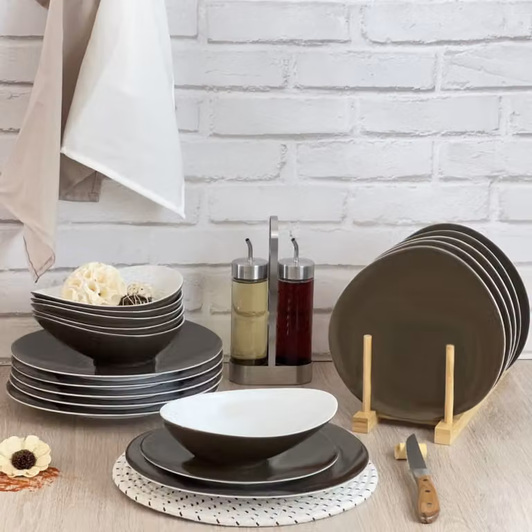 Juego de vajilla de 18 piezas de porcelana Medard de Noblat en color marrón y gris