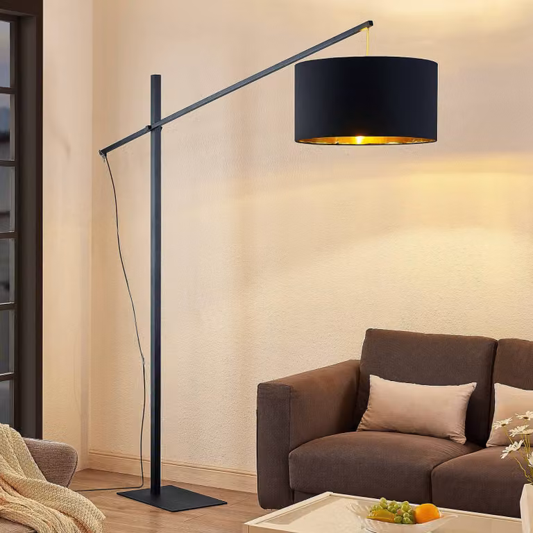 Lámpara de pie de arco Arcchio en metal y textil, diseño moderno ajustable para salón o comedor, disponible en negro o dorado/latón