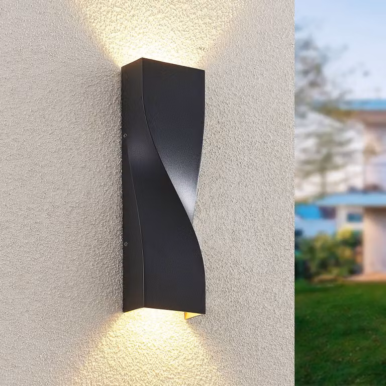 Lámpara de pared LED para exterior Lucande Tibelya en color negro y acabado de aluminio para jardín con iluminación up/down y luz blanca cálida