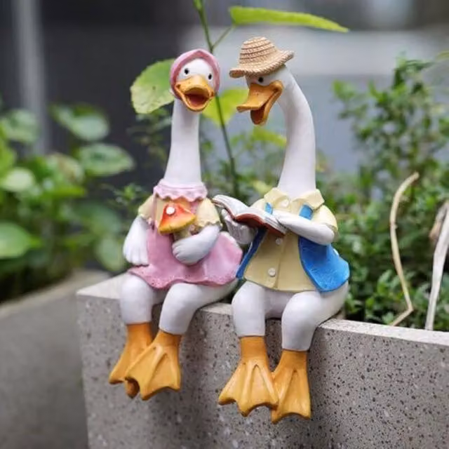 Pareja de patos decorativos Elle para jardín y exteriores, esculturas de animales en resina multicolor, Altura: 22 cm