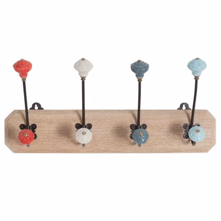 Perchero de pared moderno de madera de mango y cerámica multicolor de Maisons du Monde con 4 ganchos distribuidos
