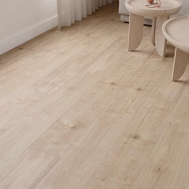 Suelo laminado Cooke & Lewis efecto madera gris y beige resistente al agua de 8 mm