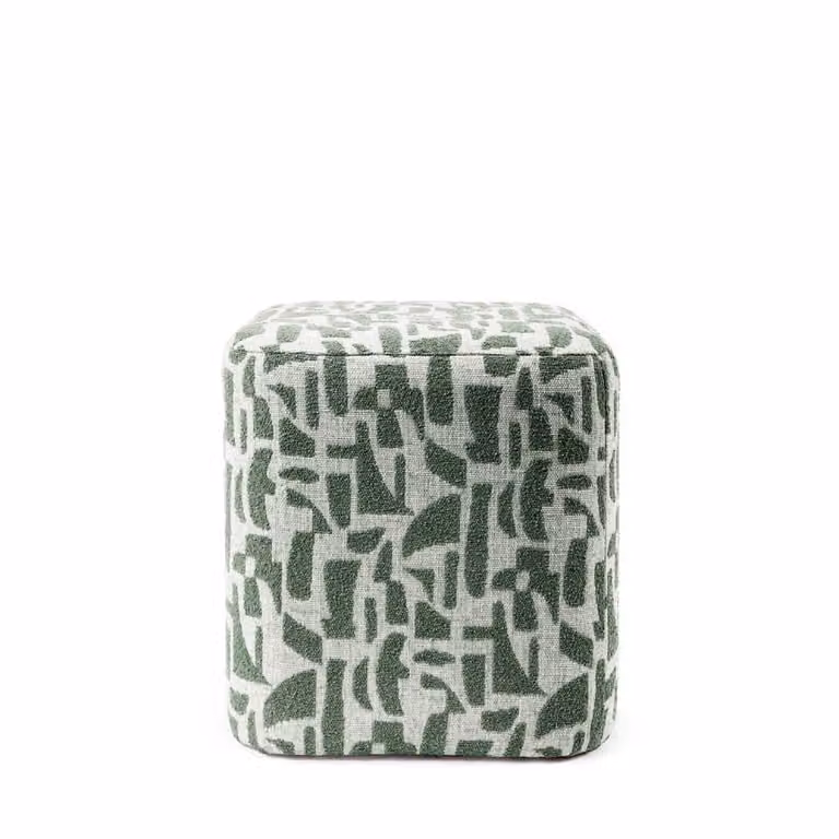 Puff cuadrado Koketto Home tapizado en verde con estampado geométrico y diseño moderno
