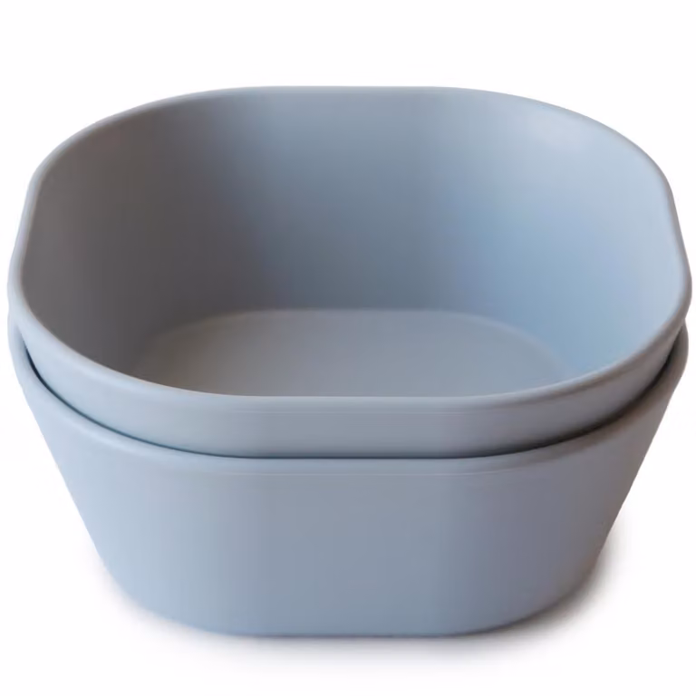 Pack de dos bols cuadrados Cloud de Mushie en colores gris y azul de polipropileno aptos para lavavajillas y microondas