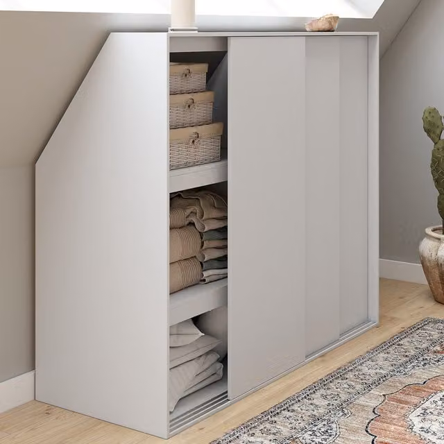 Armario corredero Tomi de IDMARKET con 3 puertas y 3 niveles en color blanco, An: 130 cm, P: 50 cm, Al: 70/110 cm