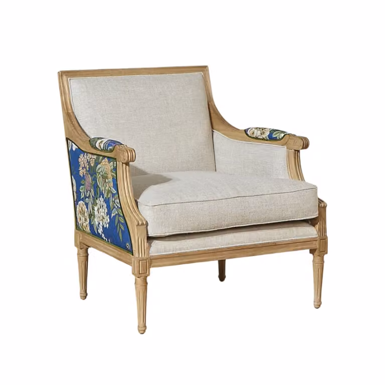 Sillón bergère clásico Robin des Bois de madera maciza y tela de lino con estampado floral en azul y beige con reposabrazos