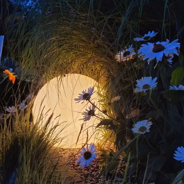 Lámpara de jardín Eko-Light globo esférica blanca con casquillo E27 e IP44