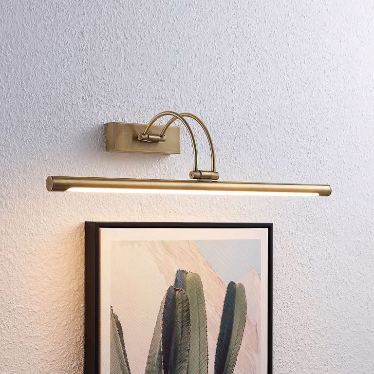 Lámpara de pared LED Lucande Dimitrij para cuadros, diseño clásico ajustable en metal, color bronce o latón