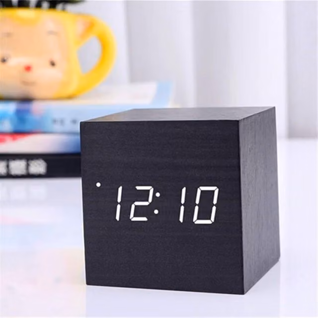 Reloj Despertador Digital LED LIIYIELA de Madera en Color Negro con Termómetro y Diseño Moderno de Cubo para Escritorio