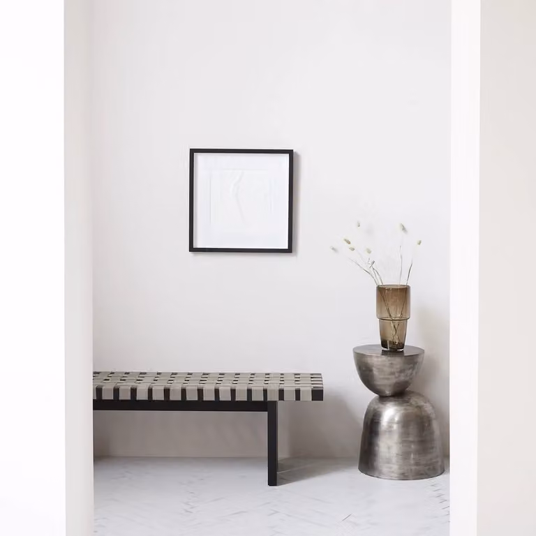 Mesa auxiliar House Doctor Heena de metal plateado con superficie redonda An/P/Al: 55 x 40 x 40 cm