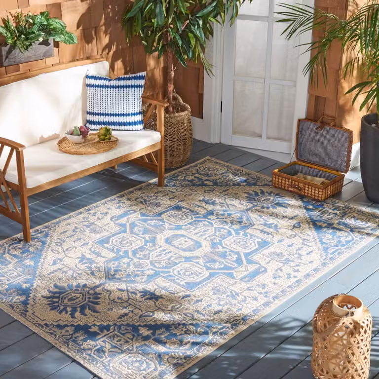 Alfombra Safavieh de estilo oriental con diseño de medallón en azul y beige, fabricada en polipropileno, An x P: 122 x 183 cm